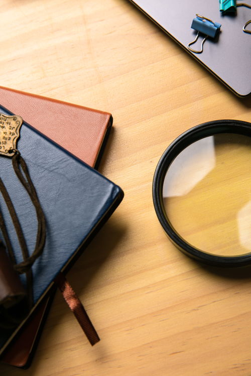 办公文具与日常用品的商务摄影艺术